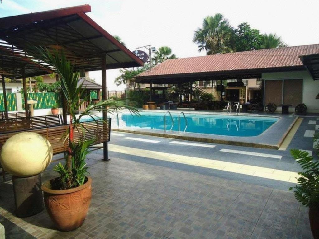 เกซอน พรีเมียร์ โฮเทล ลูเซนา Hotel ภายนอก รูปภาพ